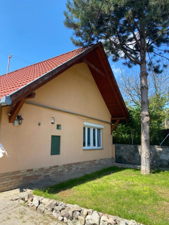 Vityesz Vendeghaz ** Apartment Chl'aba Bagian luar foto
