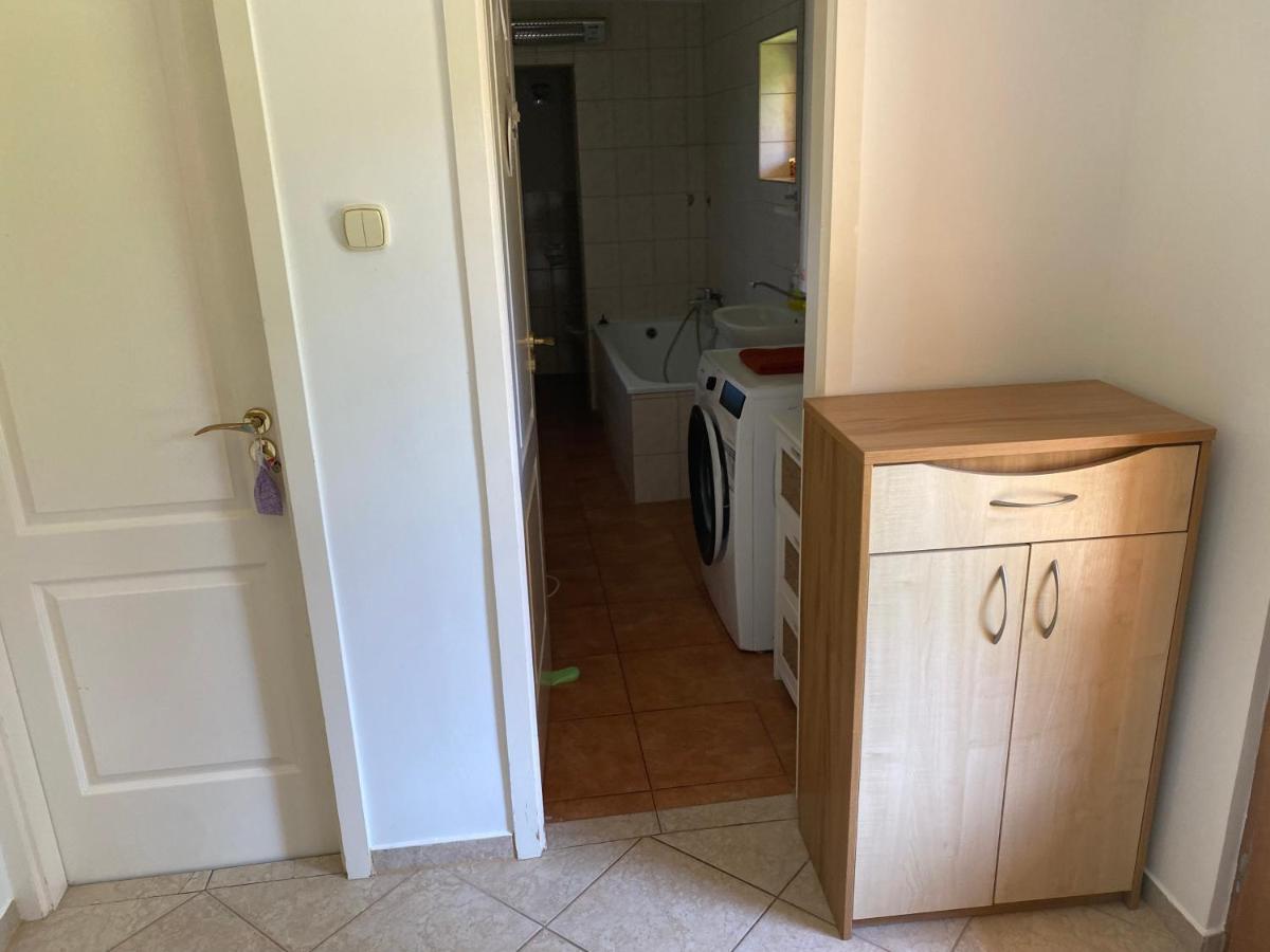 Vityesz Vendeghaz ** Apartment Chl'aba Bagian luar foto