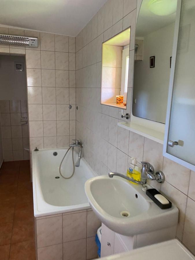Vityesz Vendeghaz ** Apartment Chl'aba Bagian luar foto