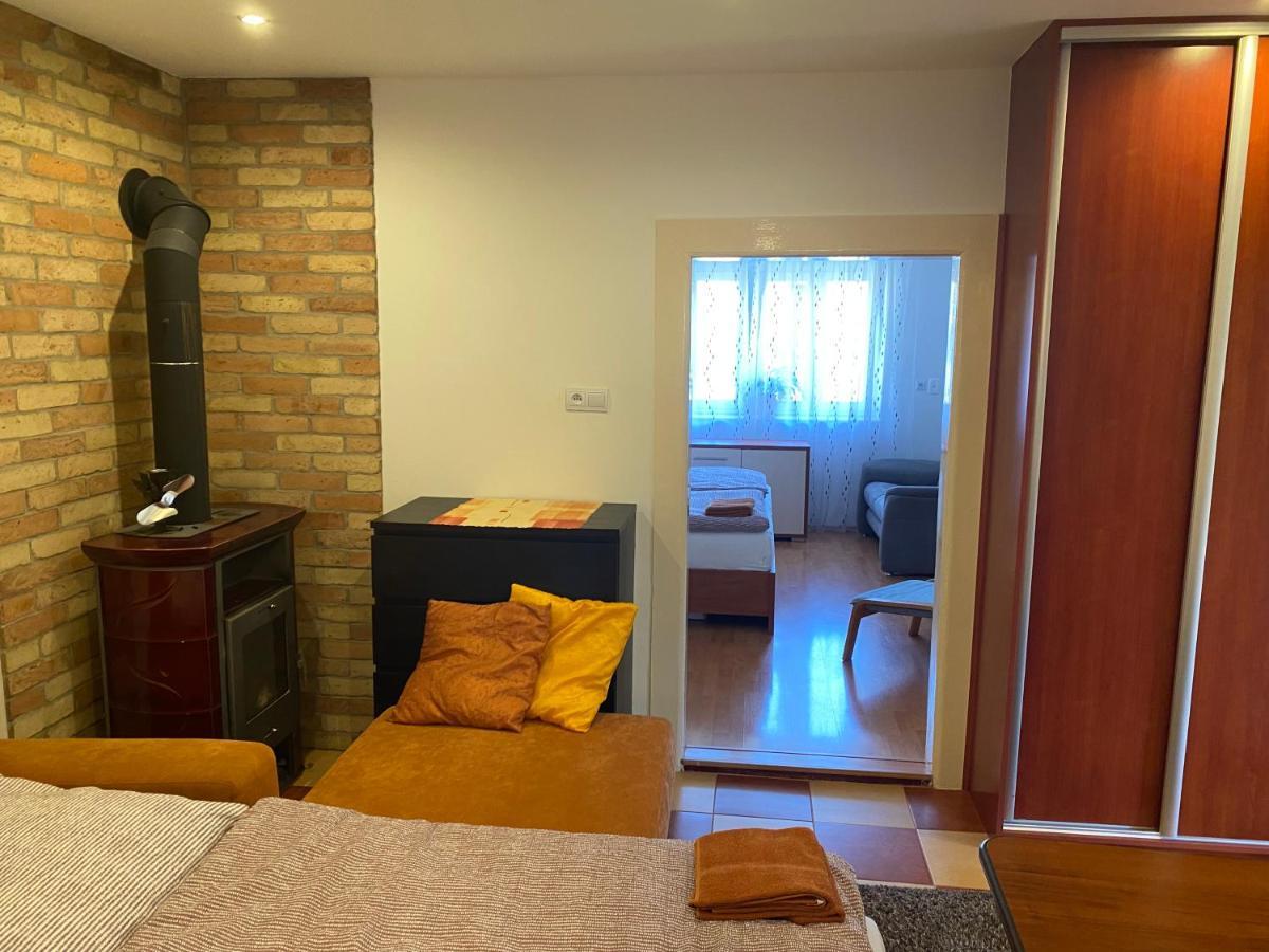 Vityesz Vendeghaz ** Apartment Chl'aba Bagian luar foto