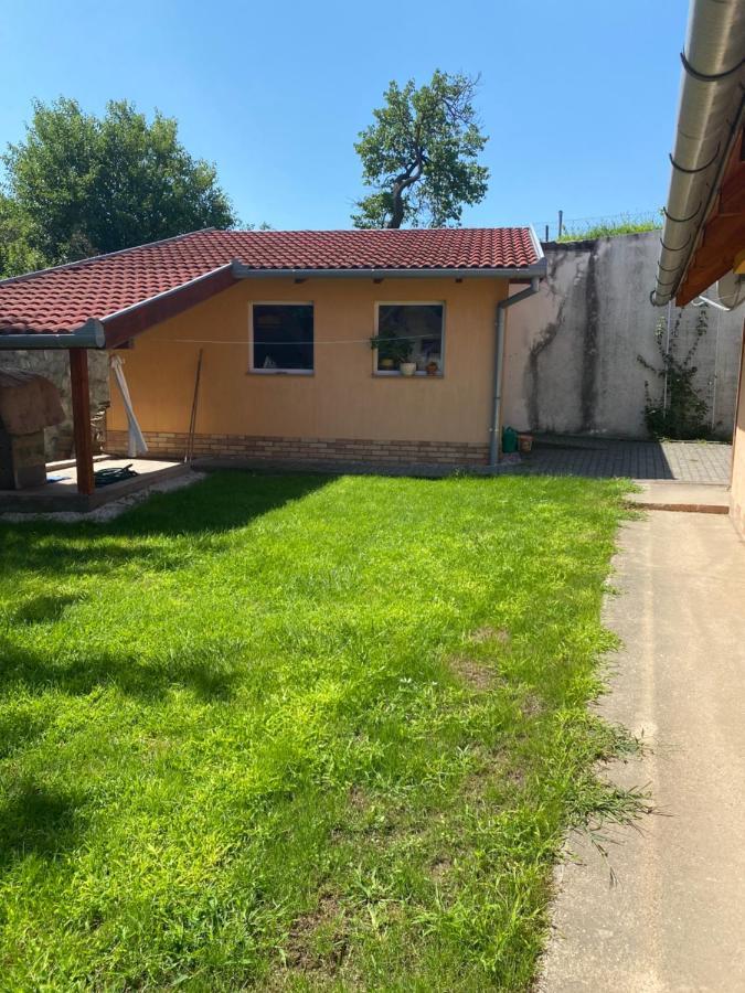 Vityesz Vendeghaz ** Apartment Chl'aba Bagian luar foto